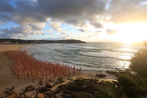 paint on nude body|The Naked World of Spencer Tunick .